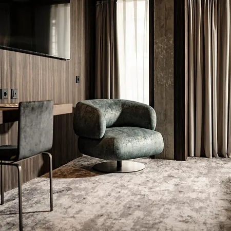 Fitch Hotel 4*