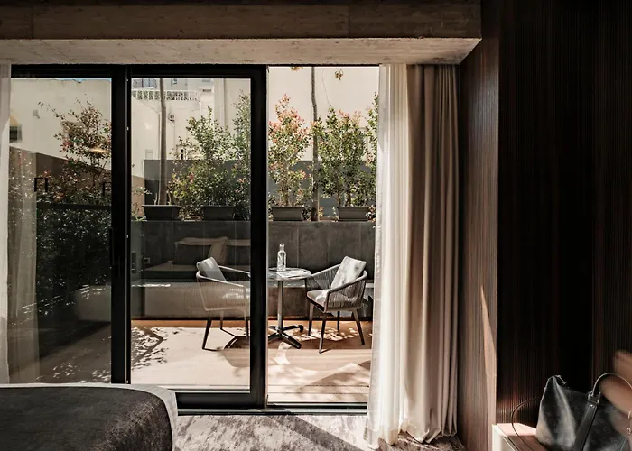 Fitch 4* Saint Julian's