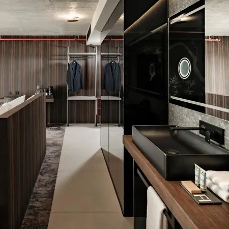 Fitch (adults Only) 4*