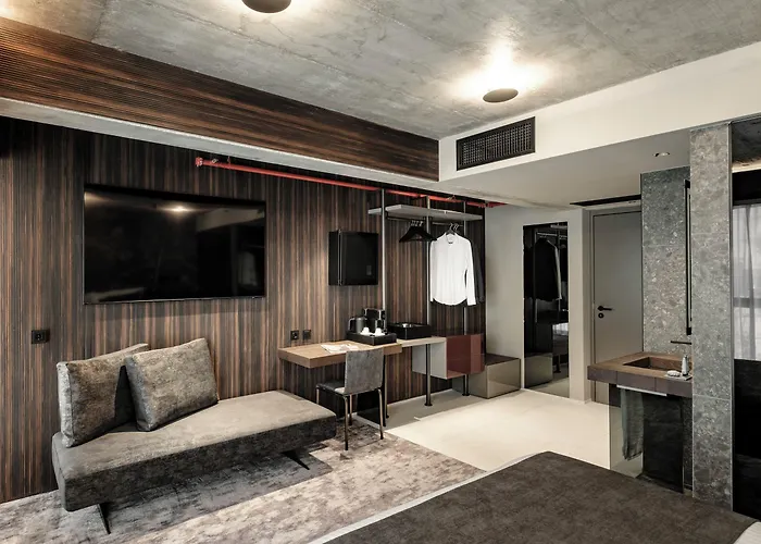 Fitch Hotel St. Julian's